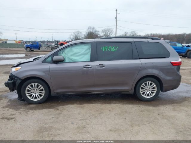 5TDYK3DC8FS651580 Toyota Sienna Xle 8 Passenger
