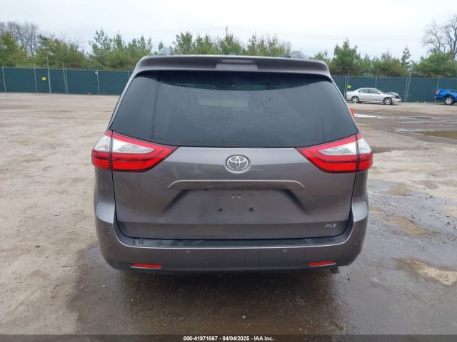 5TDYK3DC8FS651580 Toyota Sienna Xle 8 Passenger