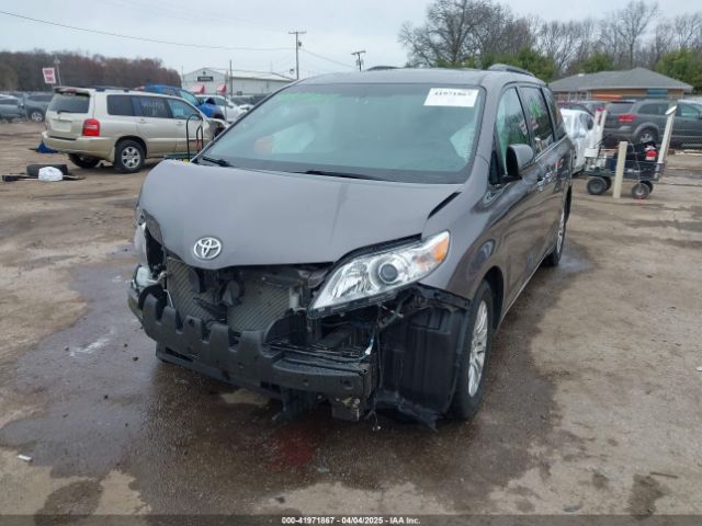 5TDYK3DC8FS651580 Toyota Sienna Xle 8 Passenger