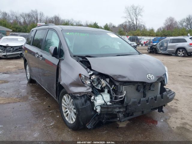 5TDYK3DC8FS651580 Toyota Sienna Xle 8 Passenger