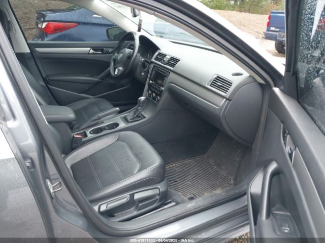 1VWBT7A32EC108205 Volkswagen Passat 1.8t Se