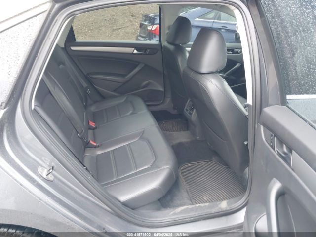 1VWBT7A32EC108205 Volkswagen Passat 1.8t Se