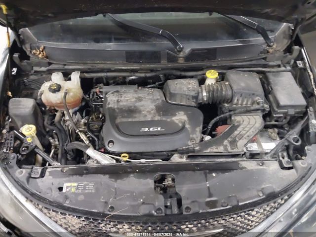 2C4RC1DGXHR585294 Chrysler Pacifica Touring