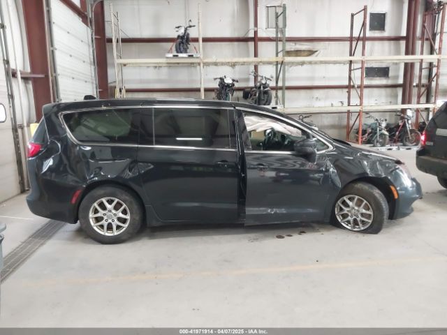 2C4RC1DGXHR585294 Chrysler Pacifica Touring