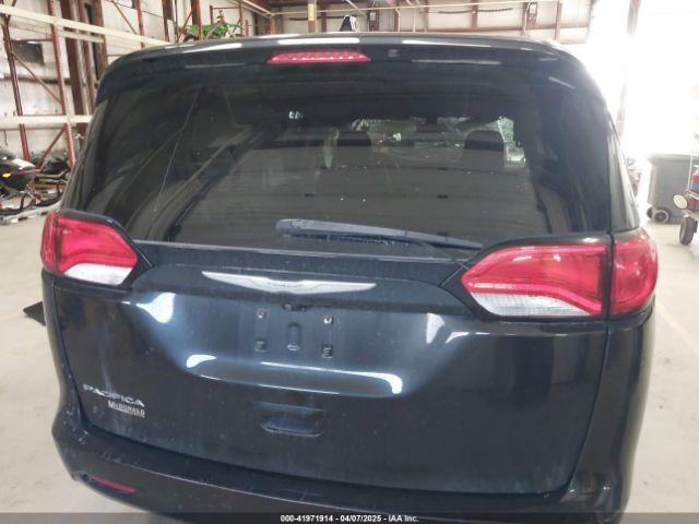 2C4RC1DGXHR585294 Chrysler Pacifica Touring