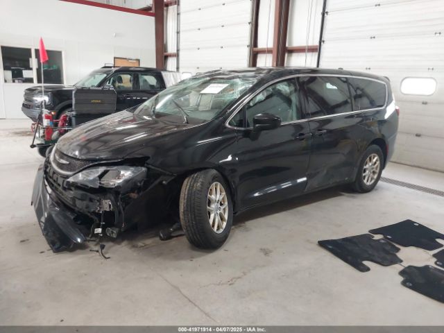 2C4RC1DGXHR585294 Chrysler Pacifica Touring