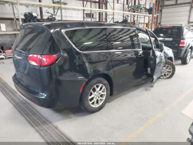 2C4RC1DGXHR585294 Chrysler Pacifica Touring