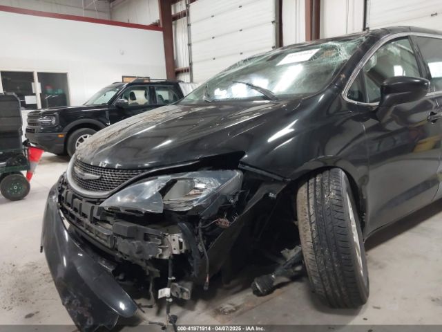 2C4RC1DGXHR585294 Chrysler Pacifica Touring