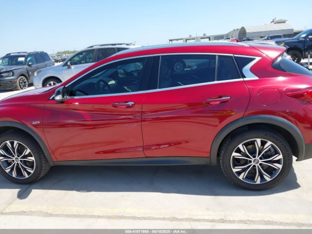 SJKCH5CR7JA052036 Infiniti Qx30 Luxury
