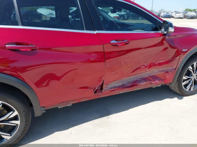 SJKCH5CR7JA052036 Infiniti Qx30 Luxury