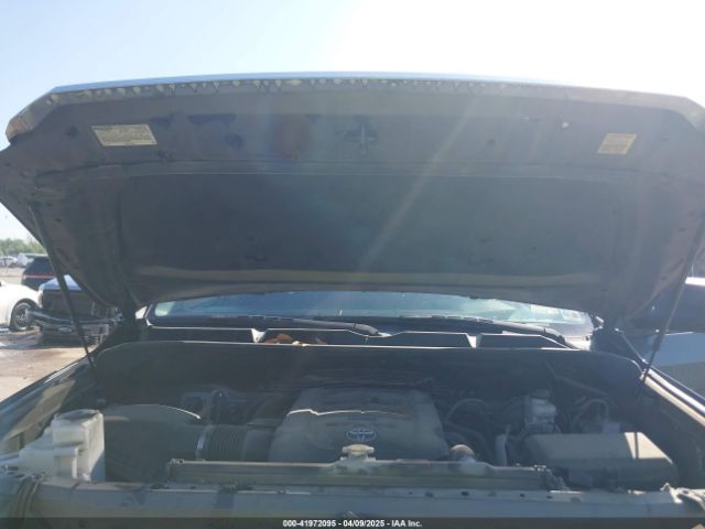 5TFEW5F18HX227330 Toyota Tundra Sr5 5.7l V8