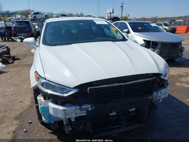 3FA6P0HD2HR326851 Ford FUSION SE