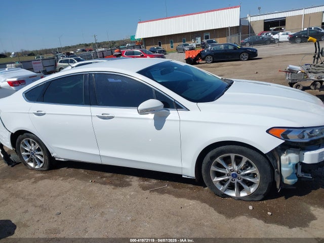 3FA6P0HD2HR326851 Ford FUSION SE