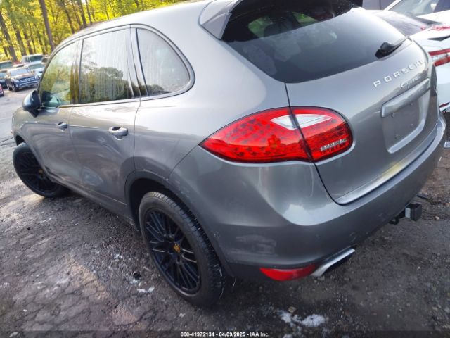 2013 PORSCHE CAYENNE WP1AA2A26DLA12573 Photo 2