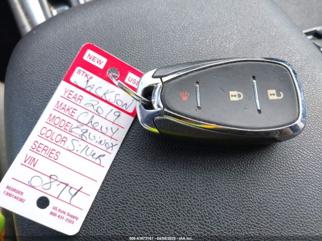3GNAXKEV2KS571945 Chevrolet EQUINOX LT