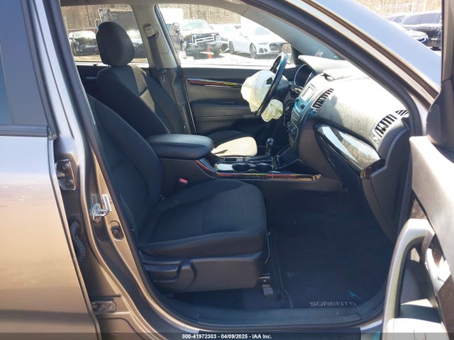 5XYKT4A60FG606279 KIA SORENTO LX