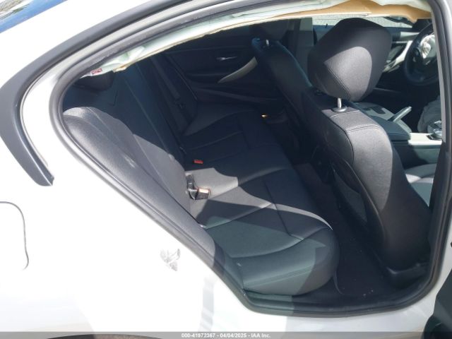 WBA8E1G3XHNU15820 BMW 320i
