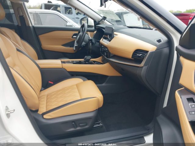 JN8BT3DC3NW118977 Nissan Rogue Platinum Fwd