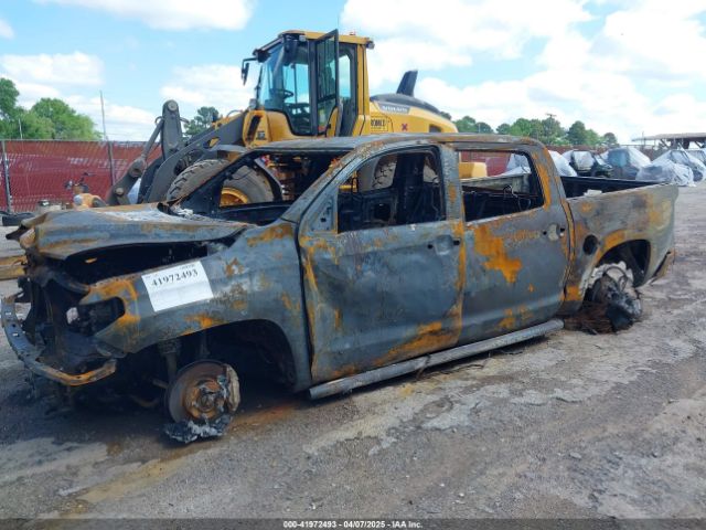 5TFDY5F12KX848303 Toyota Tundra Sr5 5.7l V8