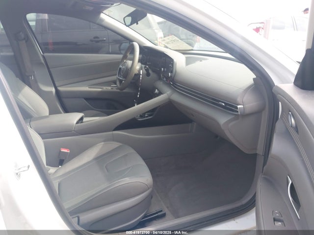 5NPLS4AG2NH053996 Hyundai ELANTRA SEL