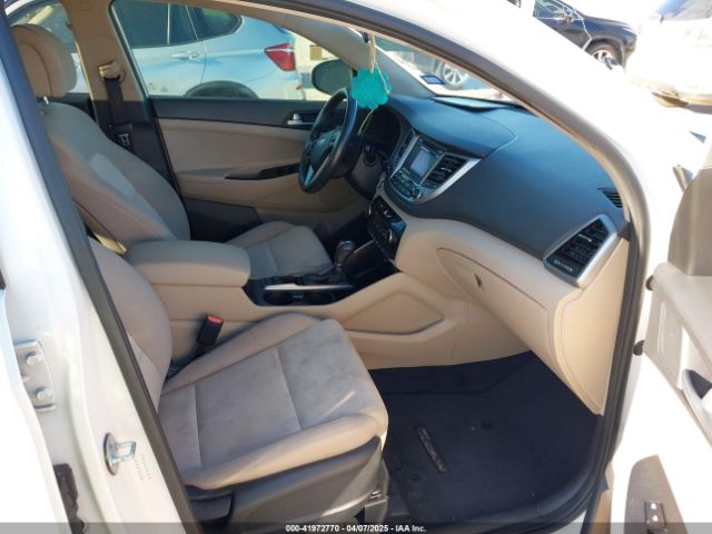 KM8J33A23HU430831 Hyundai Tucson Sport