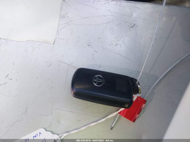5TDKZRFH5HS521093 Toyota Highlander Xle