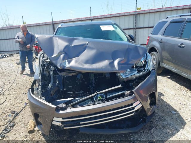 5TDKZRFH5HS521093 Toyota Highlander Xle