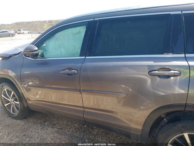 5TDKZRFH5HS521093 Toyota Highlander Xle