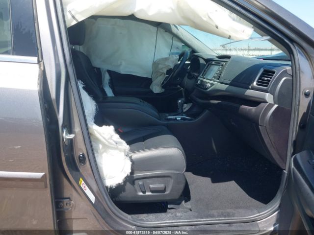 5TDKZRFH5HS521093 Toyota Highlander Xle