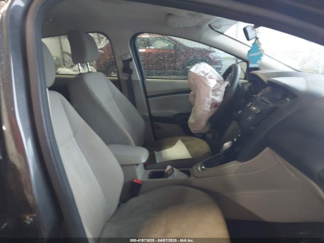 1FADP3K29HL274620 Ford FOCUS SE