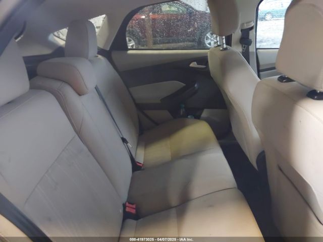 1FADP3K29HL274620 Ford FOCUS SE