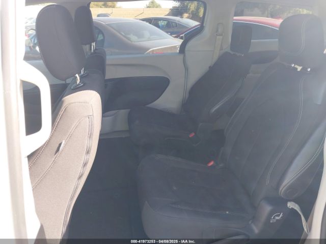 2C4RC1CG4NR159999 Chrysler Voyager Lx