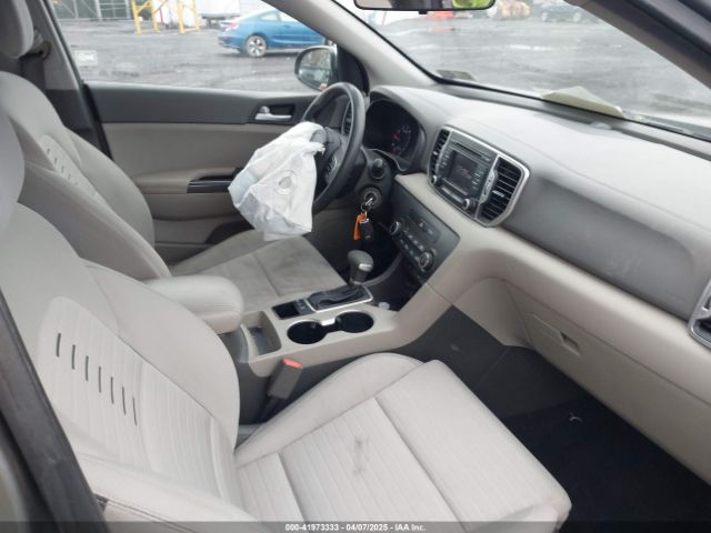 KNDPMCAC2H7238741 KIA Sportage Lx
