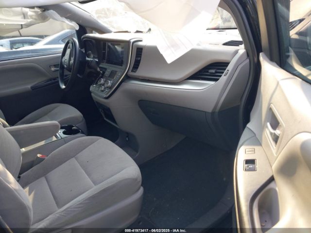2017 TOYOTA SIENNA 5TDKZ3DC6HS830933 Photo 4