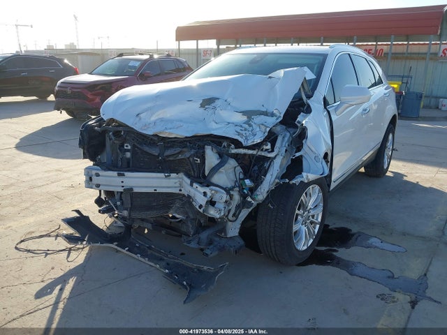 2018 CADILLAC XT5 1GYKNCRS3JZ143354 Photo 1