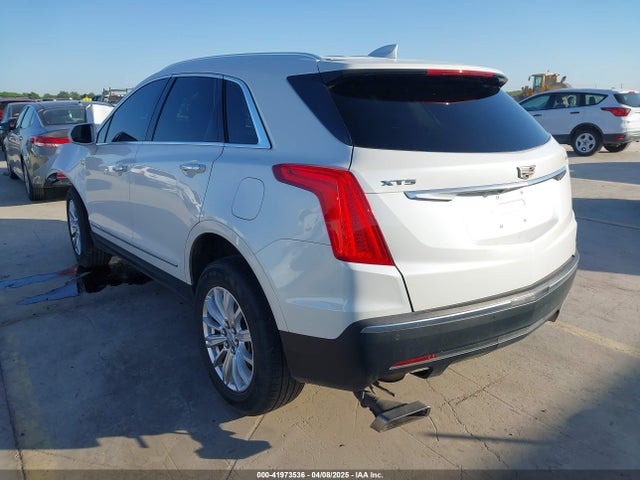2018 CADILLAC XT5 1GYKNCRS3JZ143354 Photo 2