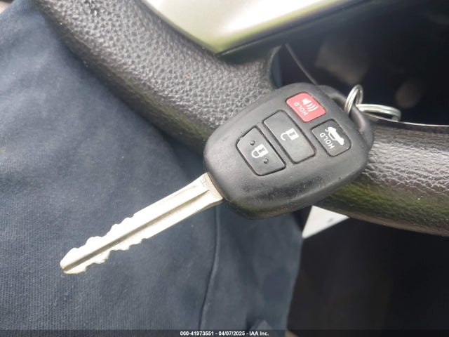 2T1BURHE0GC664056 Toyota COROLLA LE