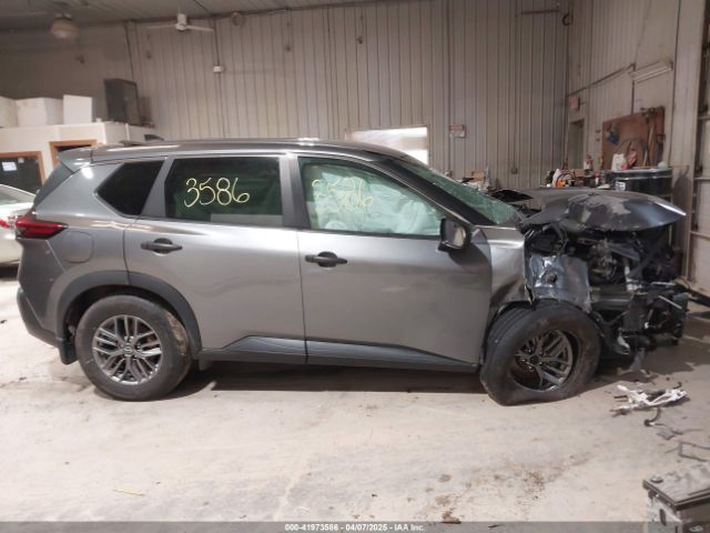 5N1BT3AB8NC724554 Nissan Rogue S Intelligent Awd