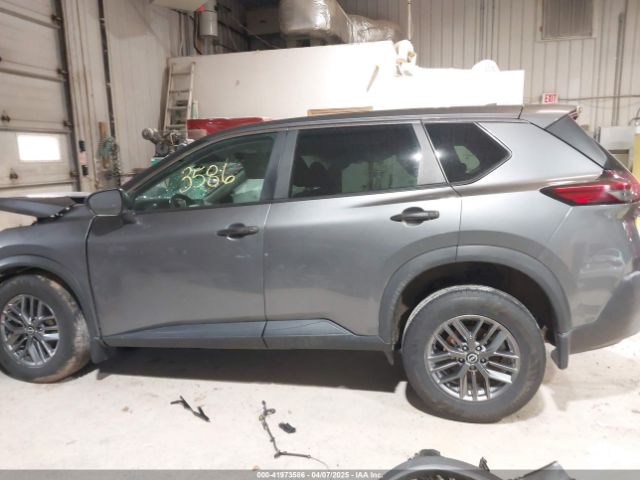 5N1BT3AB8NC724554 Nissan Rogue S Intelligent Awd