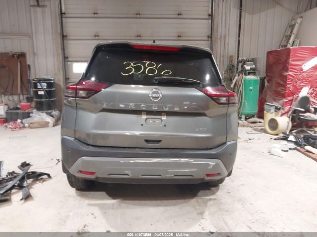 5N1BT3AB8NC724554 Nissan Rogue S Intelligent Awd