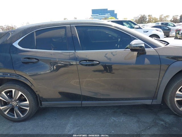 JTHX3JBH8N2047074 Lexus UX 200