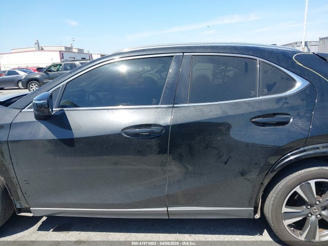 JTHX3JBH8N2047074 Lexus UX 200