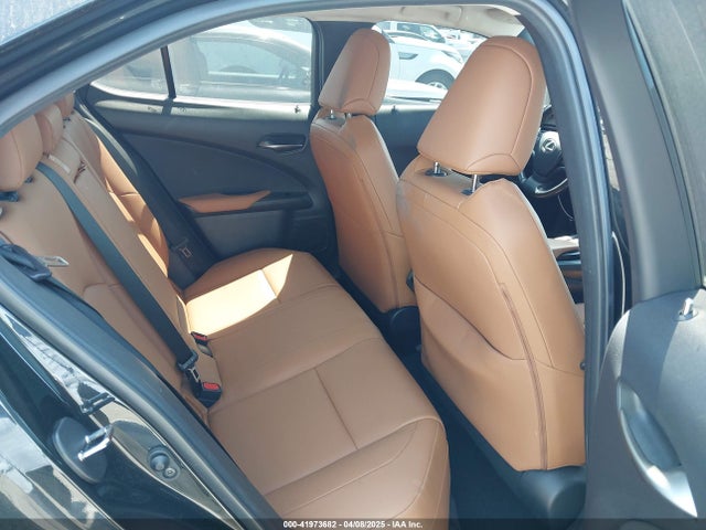 JTHX3JBH8N2047074 Lexus UX 200