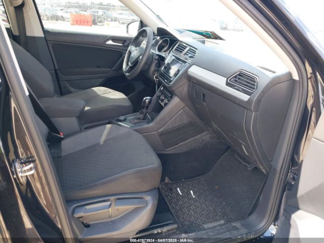 3VV0B7AX3KM119645 Volkswagen Tiguan 2.0t S