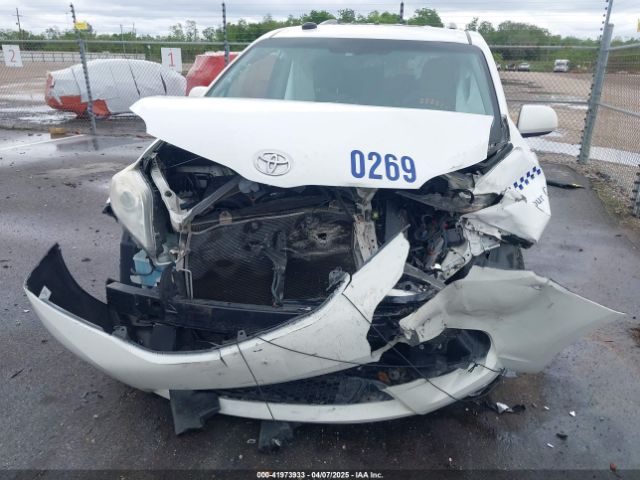 5TDKZ3DCXHS896658 Toyota Sienna Le 8 Passenger
