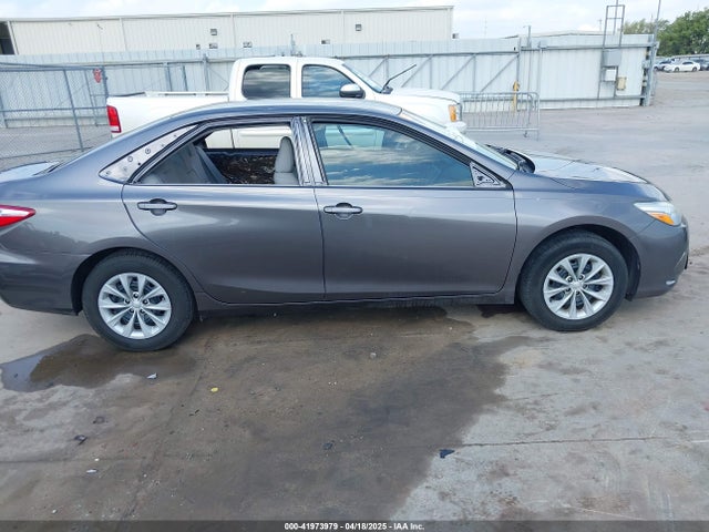 4T1BF1FKXHU348832 Toyota CAMRY LE