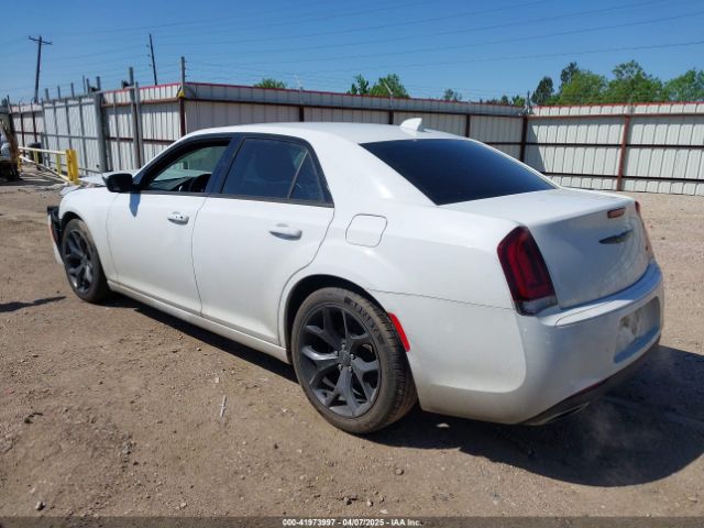 2021 CHRYSLER 300 2C3CCAAG9MH580215 Photo 2