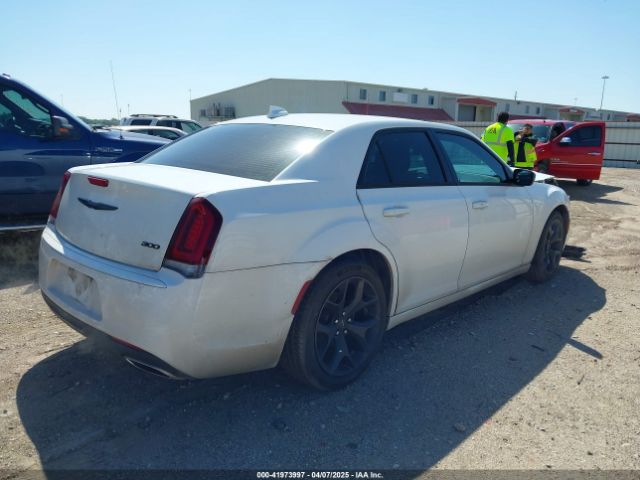 2021 CHRYSLER 300 2C3CCAAG9MH580215 Photo 3