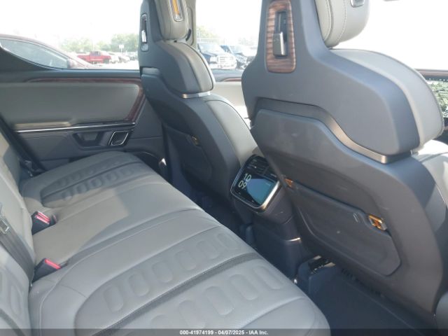 2022 RIVIAN R1T 7FCTGAAA2NN006053 Photo 7