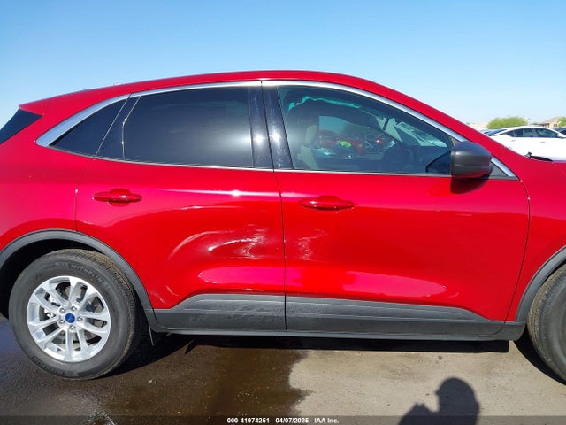 1FMCU0G68NUB42443 Ford ESCAPE SE